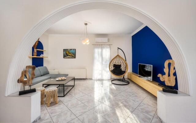 Modern 2 bed Apartment in Downtown of Fira