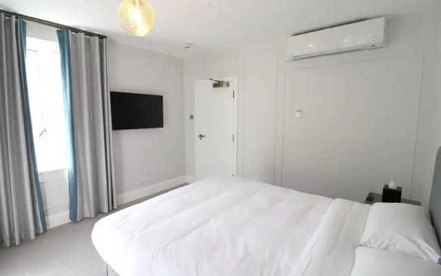 Three Falcons Hotel