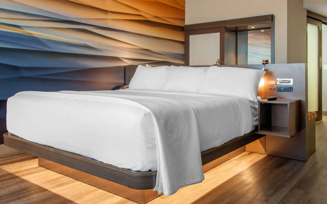 Cambria Hotel Louisville Downtown-Whiskey Row