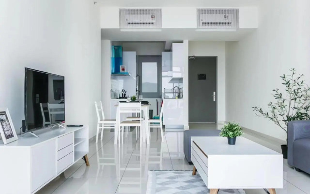 BEACON LeNa #Seaview#RoofTopPool#6pax#Georgetown