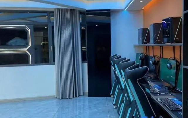 Longshan Fuyao E-sports Hotel
