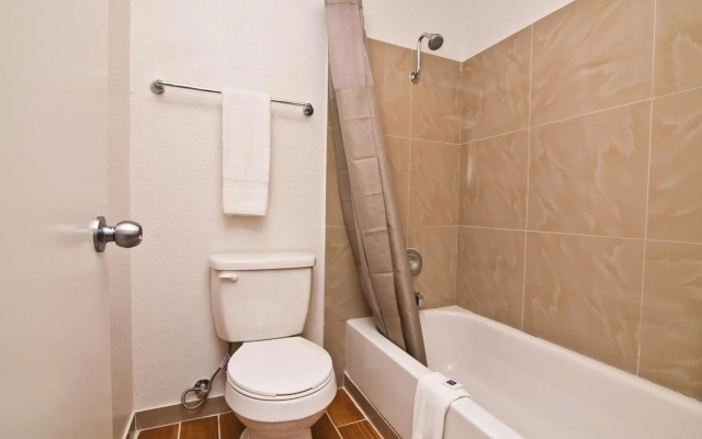 Motel 6 Bremerton, WA
