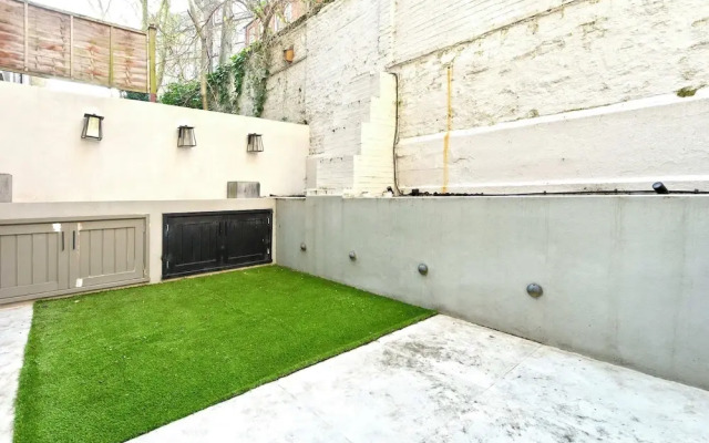 Colourful 3 Bed Kensington Garden Flat