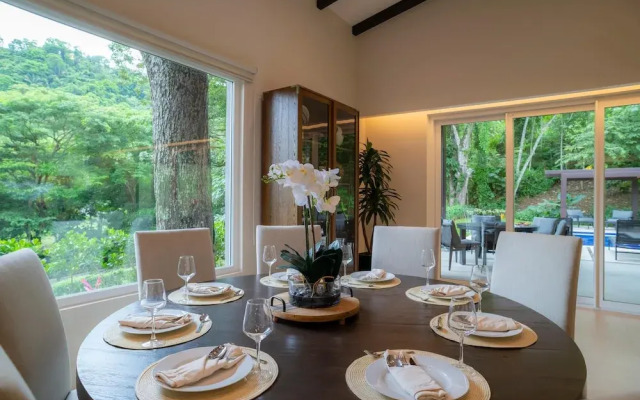 - Casa Cenizaro Six Bedroom Private Pool Family