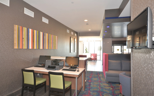 Holiday Inn Exp Stes South by IHG