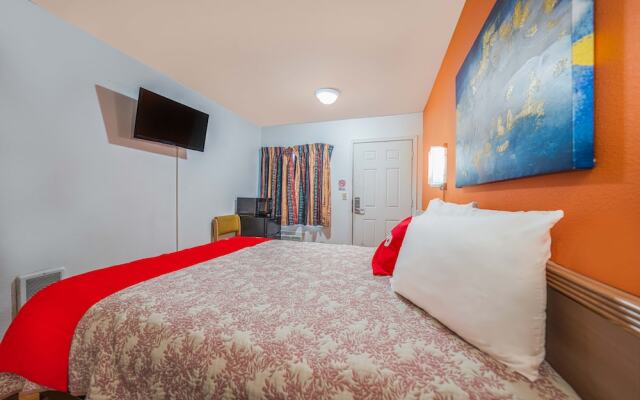 Royal Gateway Motel By OYO