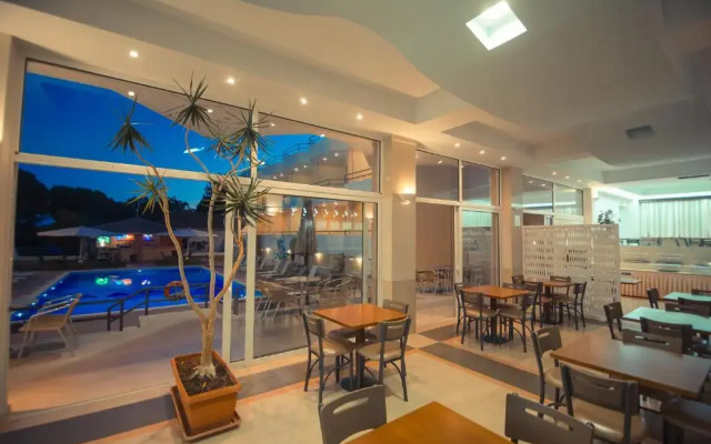 Adonis Hotel
