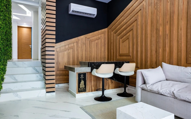 Menesse Town Tower 203 1 Bedroom Condo