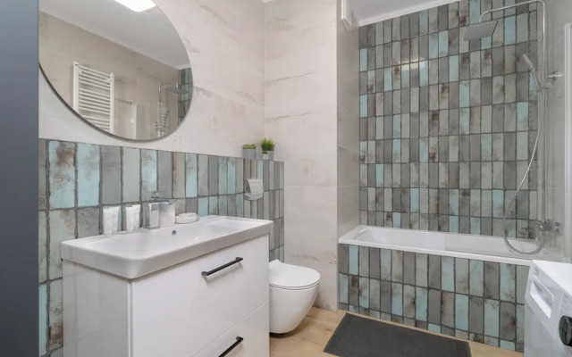 Apartment With Parking by Renters