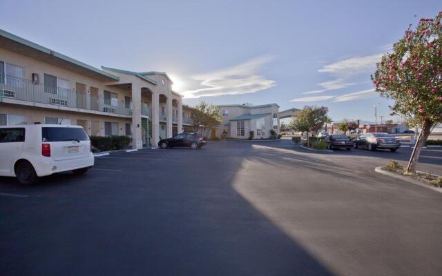 Best Western China Lake Inn