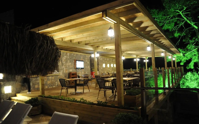 Manaspark Deluxe Hotel