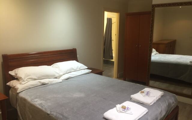 Aussie Hotel & Motel