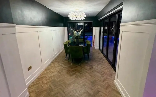 Rushden Retreat on Wellingborough Road