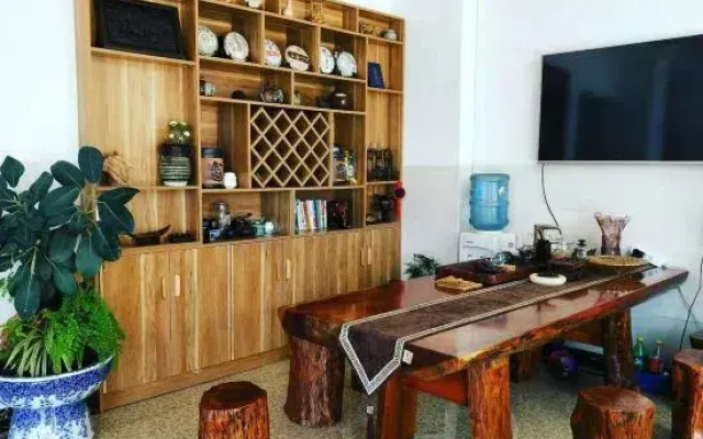 Fuxian Lake Dingyi Inn