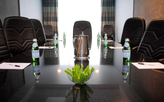 DoubleTree by Hilton Chatsworth