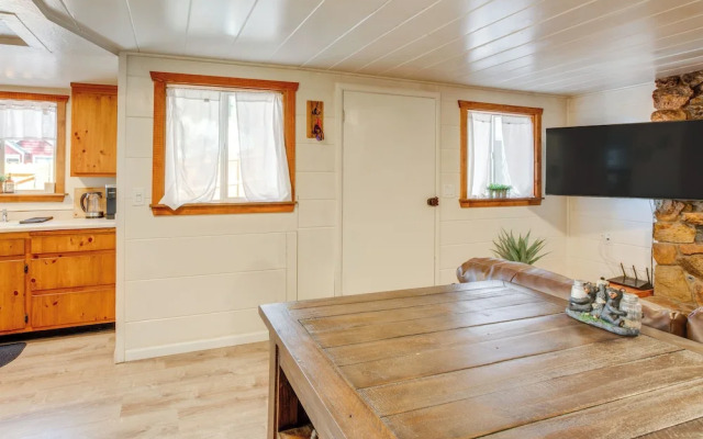 Walk to Beach: Dog-friendly Cabin in Glenbrook!