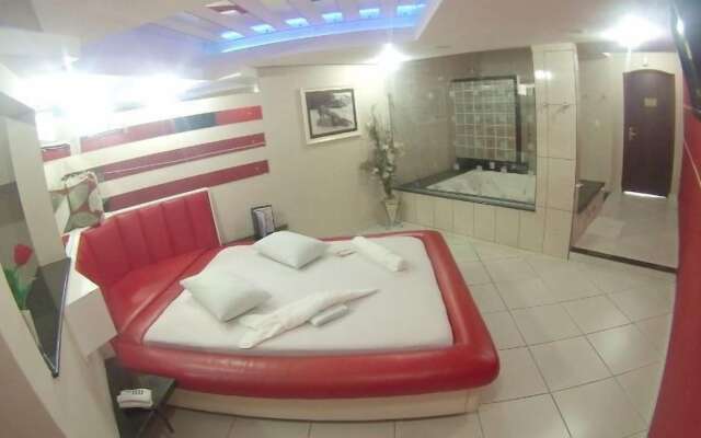 Flamboyant Motel - Adults Only