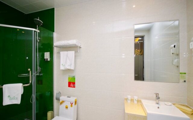 Vatica XuZhou XinYi Railway Station Square Hotel