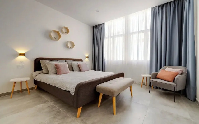 Perfect Location, Modern 2BR Apartment