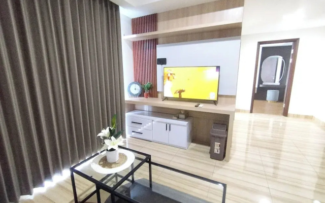 Stunning and Elegant 2BR at Grand Sungkono Lagoon Apartment