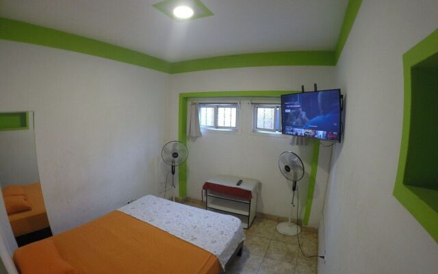 Klix HostelLima - Adults Only