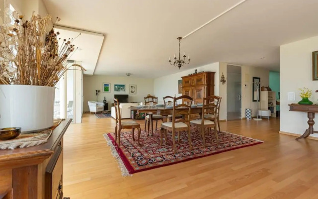 Lakeside Apartment with panoramic view on the lake