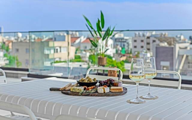Sanders Crystal 1 - Large 4-bdr Penthouse With Shared Pool