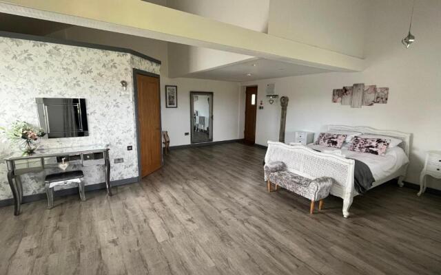 The Crown Lodges
