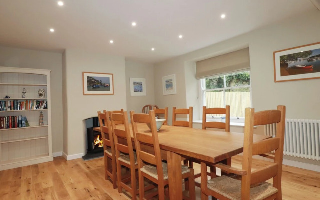 Tretoil Farm House