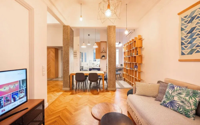 Historic 2BR Oasis in Kolonaki
