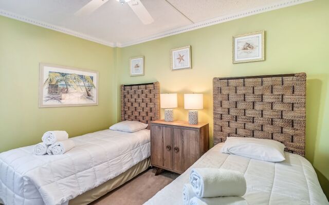 Inlet Reef 510 2 Bedroom Condo by RedAwning
