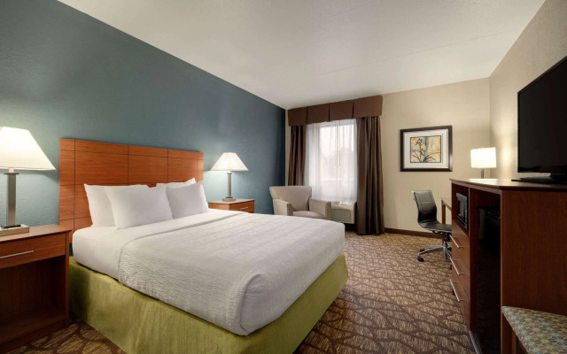 AmericInn by Wyndham Grand Rapids Airport North