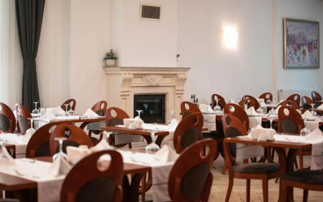 Mourouj Gloria White Palace Hotel & SPA