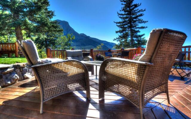 Overlander Mountain Lodge