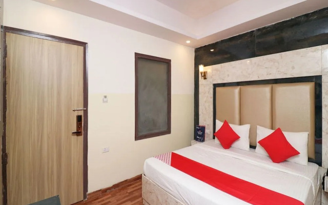 OYO 26161 Plazzo Inn