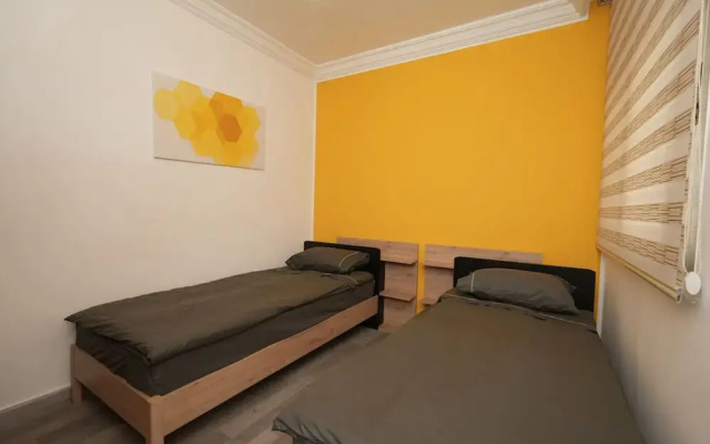 The Yellow Apartment Badaro 3 Bdrm 24 7 Electric