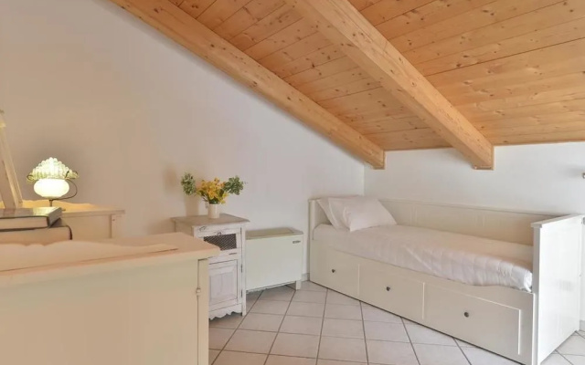 Irnerio White Apartment