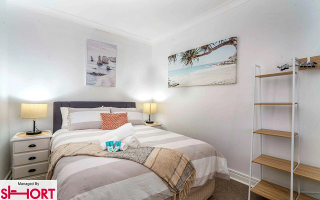 Bright, Cosy Cottage near CBD- Free wifi, Netflix and Disney Plus – Guest Rooms – Orange