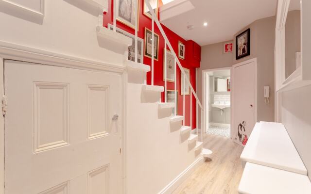 British Pad Near Earl's Court, Kens. & Hyde Park