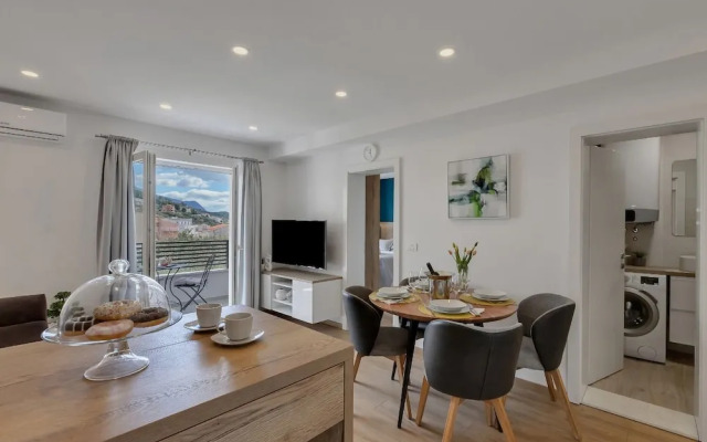 Lara - With Terrace - A2