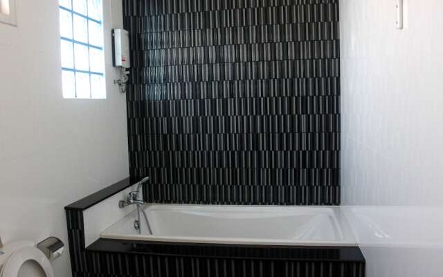 Feung Nakorn Balcony Rooms and Cafe