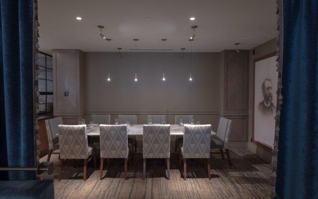 Hotel Fort Des Moines, Curio Collection by Hilton