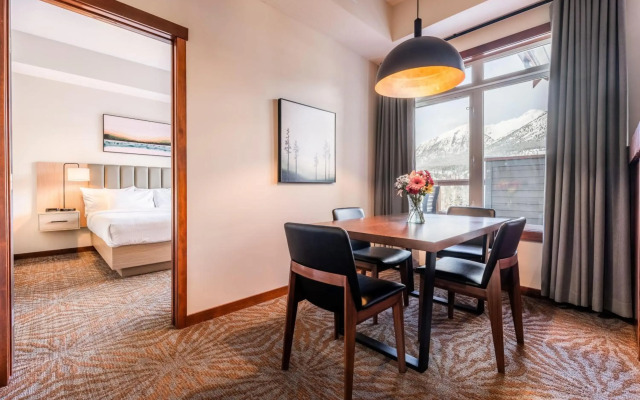 Blackstone Mountain Lodge by CLIQUE