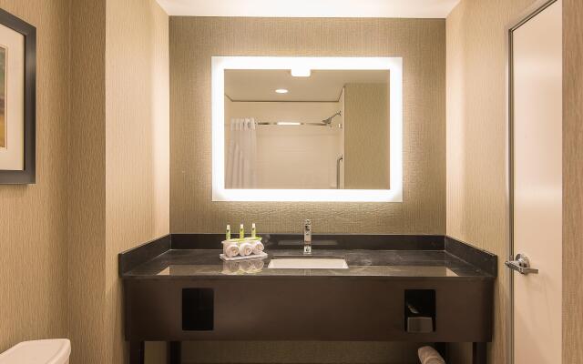 Holiday Inn Express & Suites Norwood