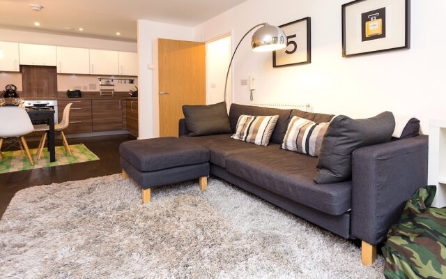 Luxury East London Flat, Sleeps 6