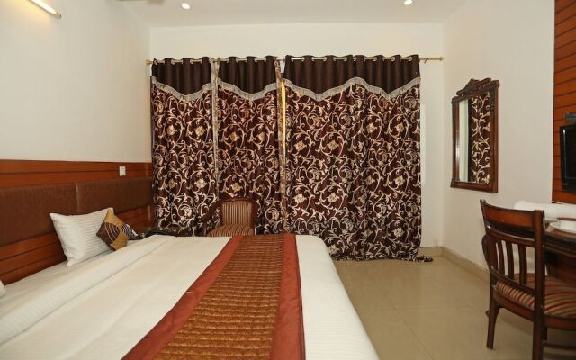 OYO 8337 DLF Phase 4