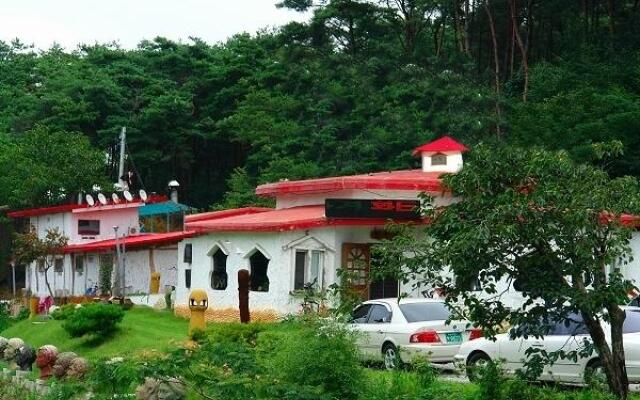 Buan Byeonsanbando Ppalgangjiboong Pension