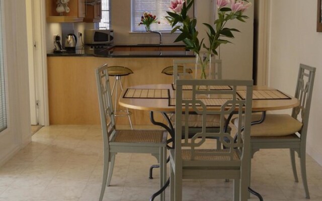 Moor Court Apartments Week2week