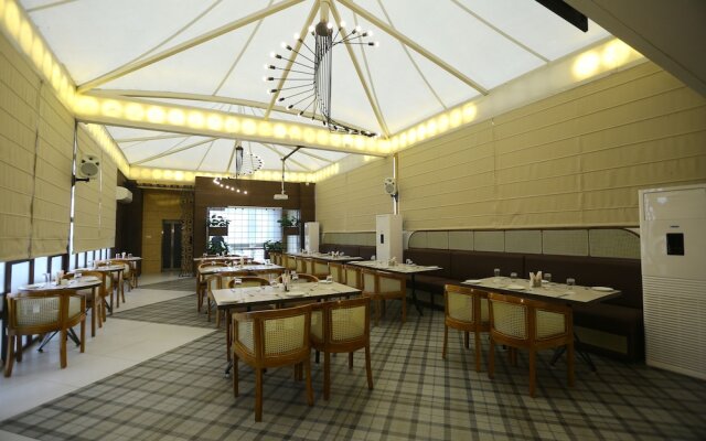 OYO 9319 Hotel Gurveer Royal
