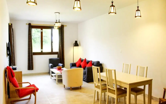 Tranquil Marina View Retreat